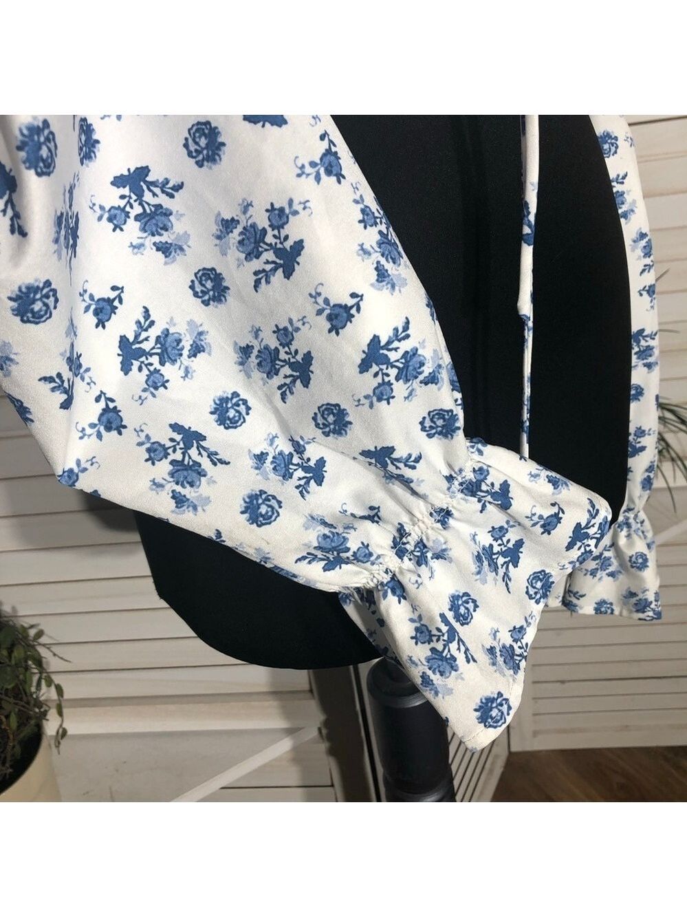 Vintage Y2K Floral Cropped Top Blue and White Medium - Picture 12 of 13